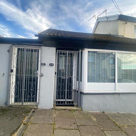Beautiful 3-Bed Apartment In Merthyr Tydfil Kültér fotó