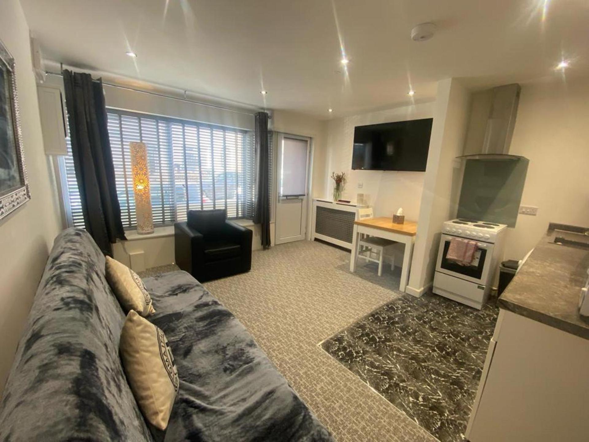 Beautiful 3-Bed Apartment In Merthyr Tydfil Kültér fotó