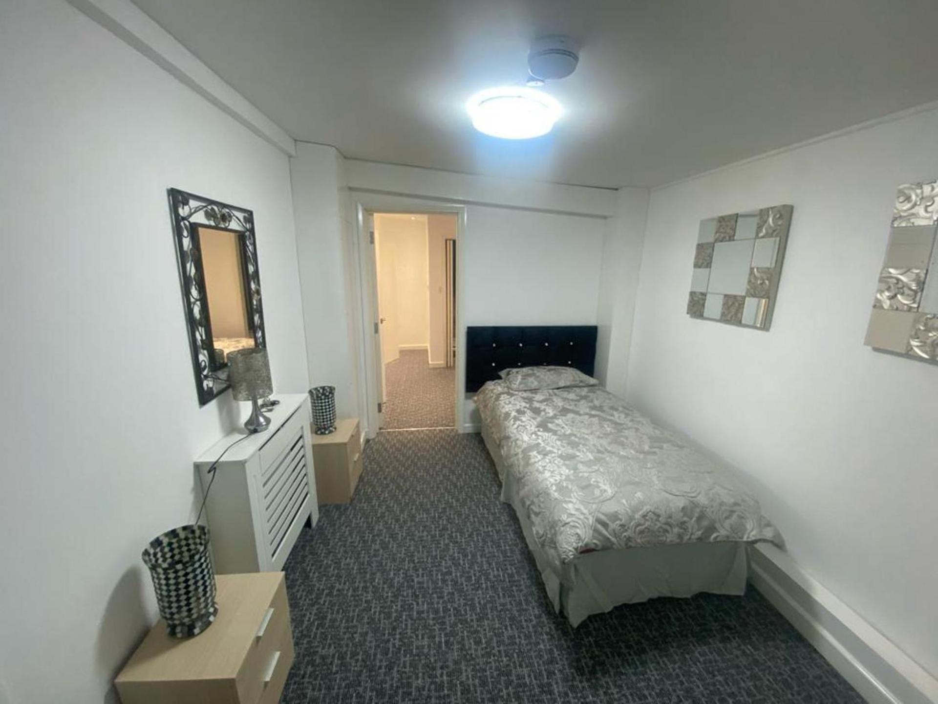 Beautiful 3-Bed Apartment In Merthyr Tydfil Kültér fotó