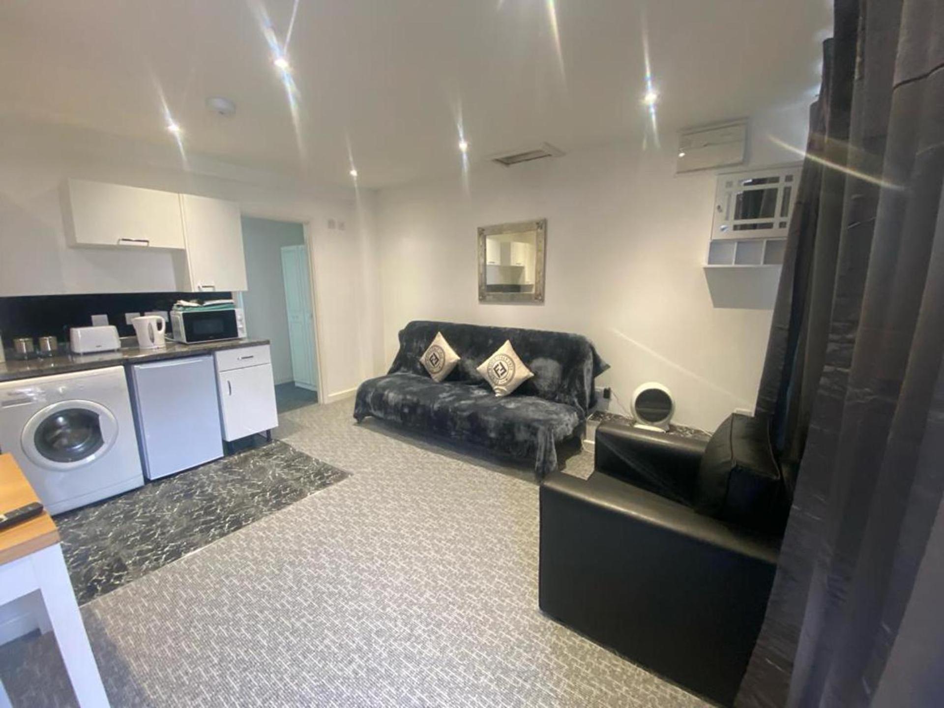 Beautiful 3-Bed Apartment In Merthyr Tydfil Kültér fotó