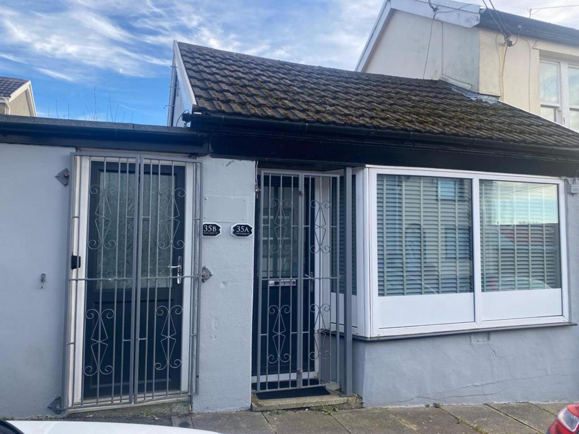 Beautiful 3-Bed Apartment In Merthyr Tydfil Kültér fotó